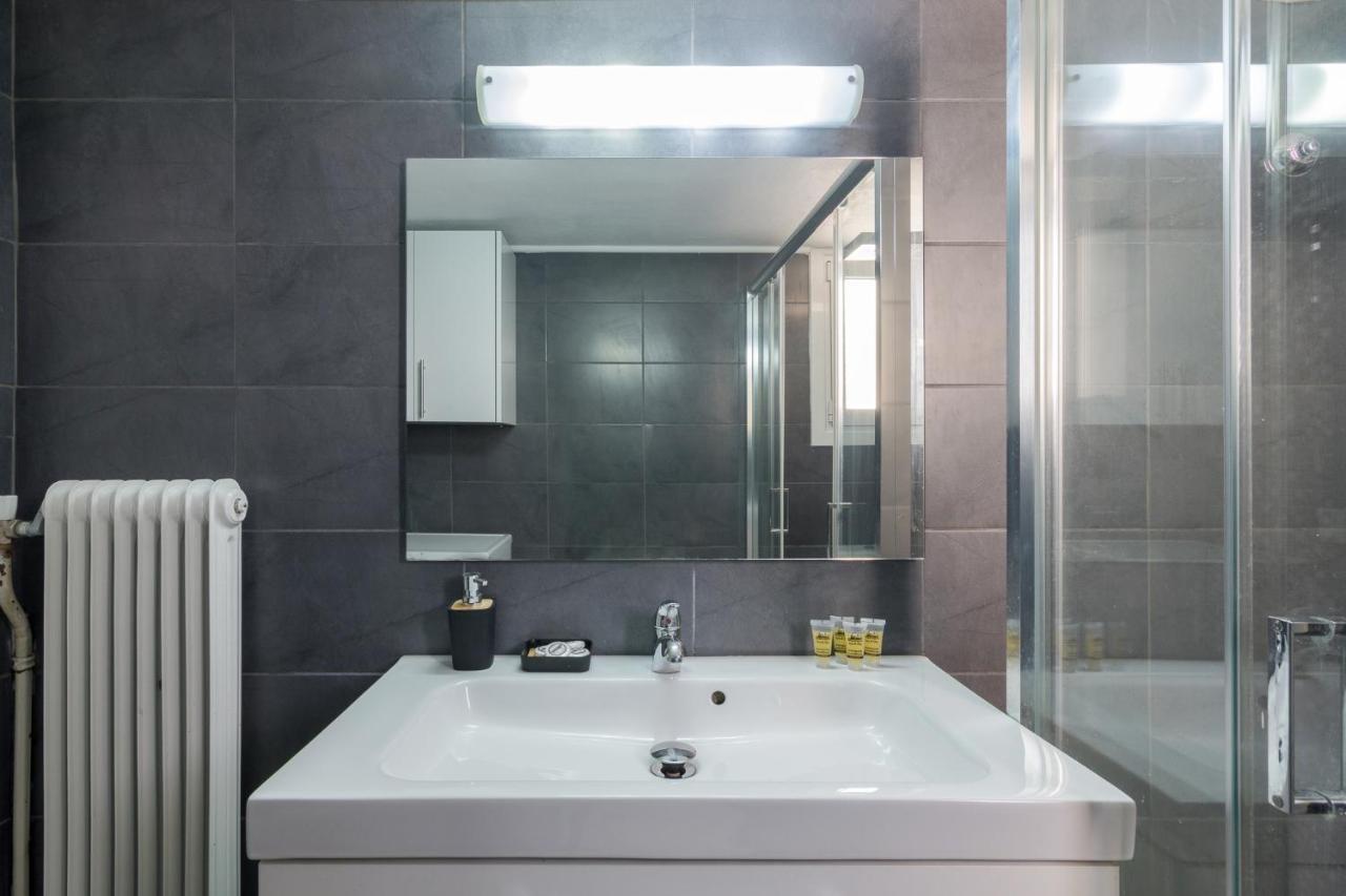 Spacious And Modern Flat For 4 أثينا المظهر الخارجي الصورة